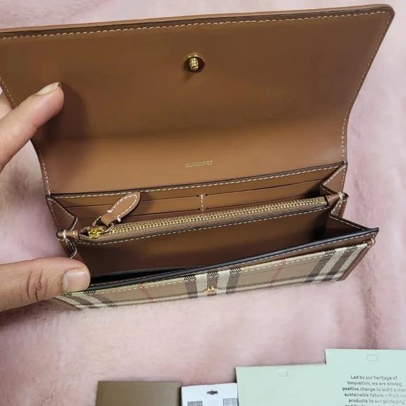 Burberry nova check full size wallet new never used - Picture 15 of 16